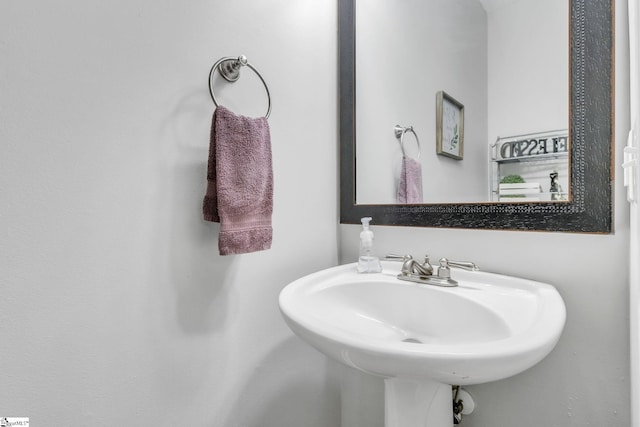 bathroom featuring sink