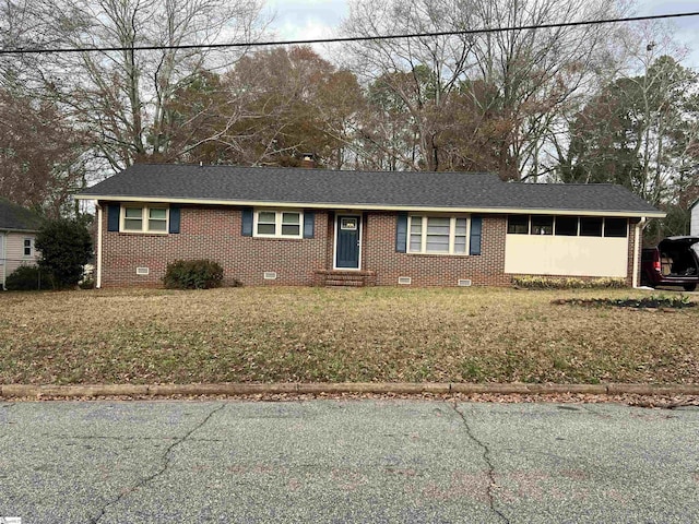 single story home featuring a front lawn