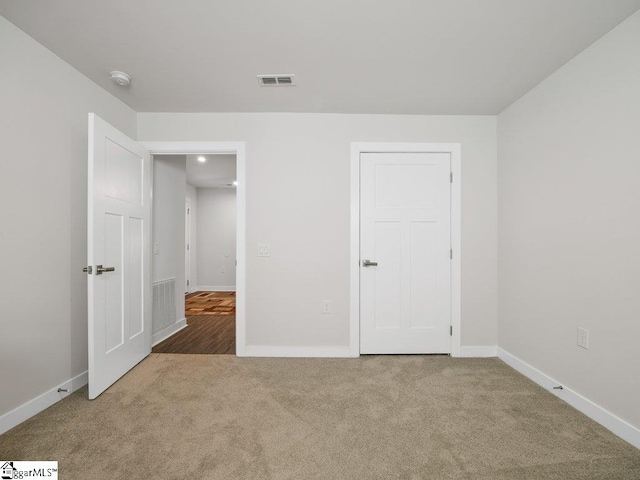 unfurnished bedroom featuring carpet flooring