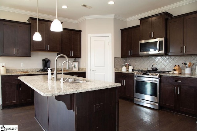 kitchen with sink, an island with sink, hanging light fixtures, and appliances with stainless steel finishes