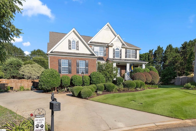 view of front facade featuring a front lawn