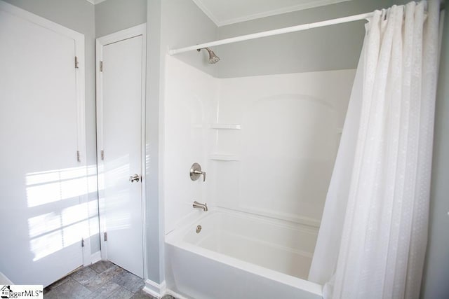 bathroom featuring shower / tub combo