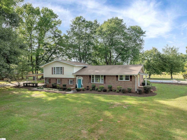 split level home featuring a front yard