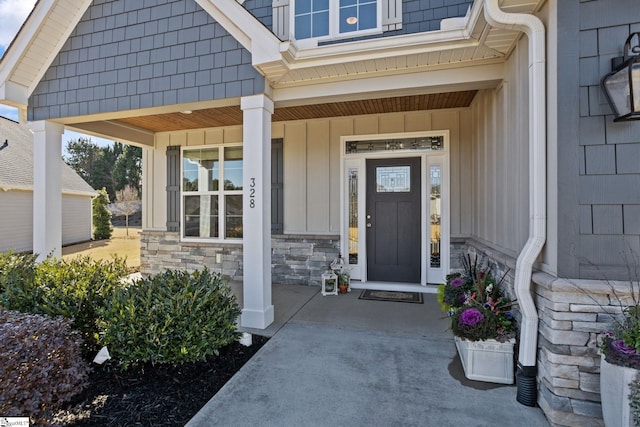 entrance to property featuring a porch