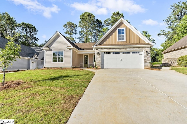 craftsman house featuring a front yard and a garage