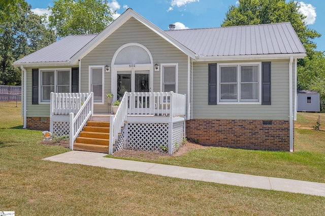 view of front of property featuring covered porch and a front yard