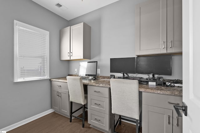 office area featuring built in desk and dark wood-type flooring