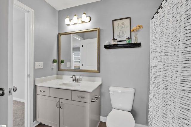 bathroom with a shower with curtain, vanity, and toilet