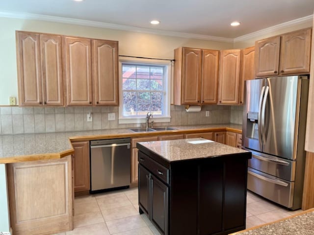 kitchen featuring a center island, sink, appliances with stainless steel finishes, tasteful backsplash, and light tile patterned flooring