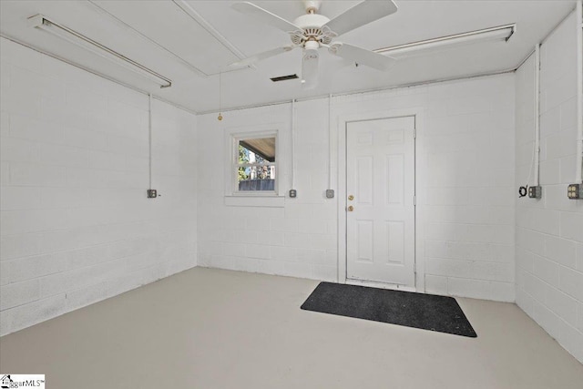 empty room featuring ceiling fan and concrete flooring