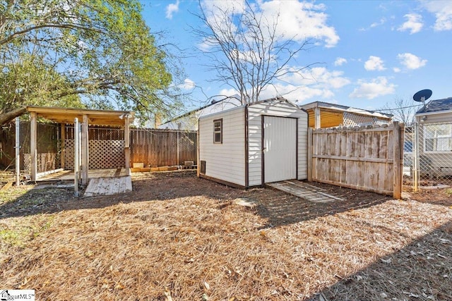 view of yard with a storage unit