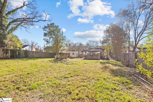 view of yard with a storage unit