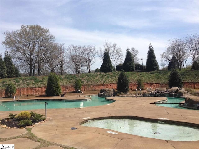 view of swimming pool