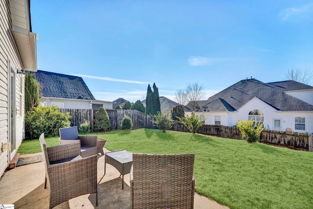 view of yard featuring a patio