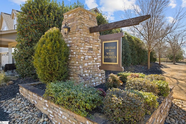 view of community / neighborhood sign