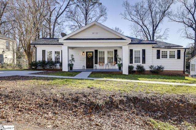 single story home featuring a front lawn and a porch