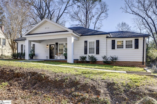 view of front of house featuring a porch and a front lawn