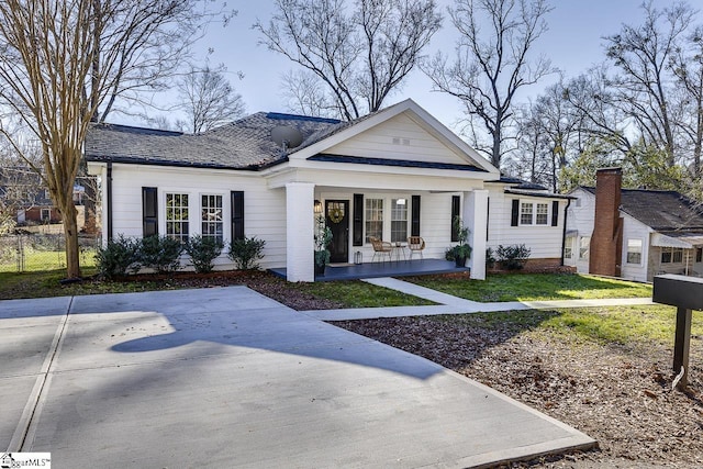 view of front of property with covered porch