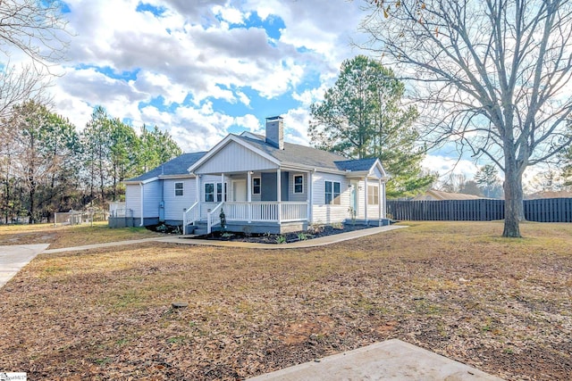 view of front facade with a porch and a front lawn