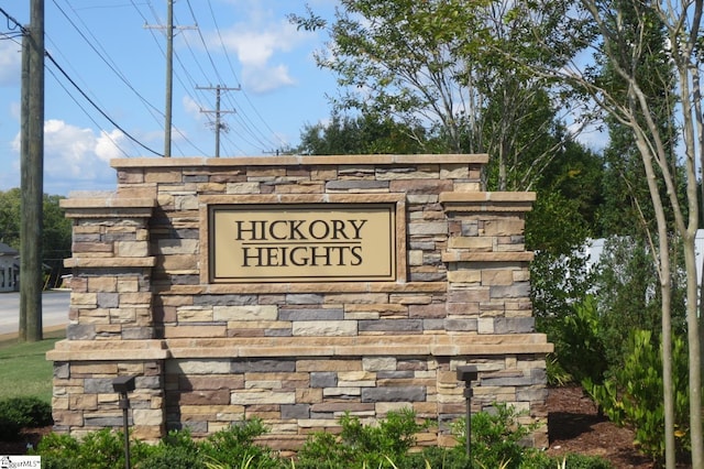 view of community / neighborhood sign