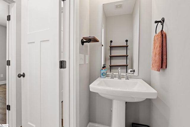 bathroom featuring sink