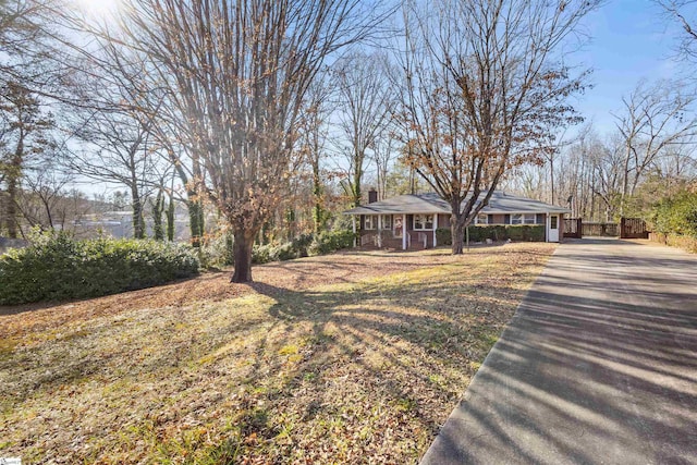 view of front of property featuring covered porch and a front lawn