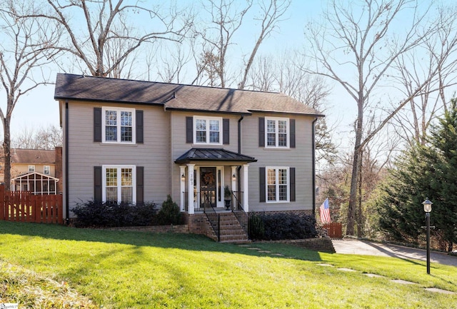 view of front facade featuring a front yard