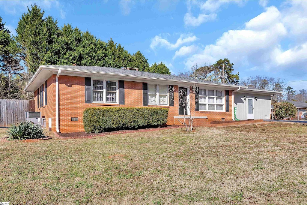 ranch-style house with a front yard