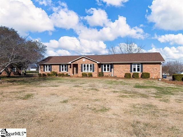 ranch-style home with a front lawn