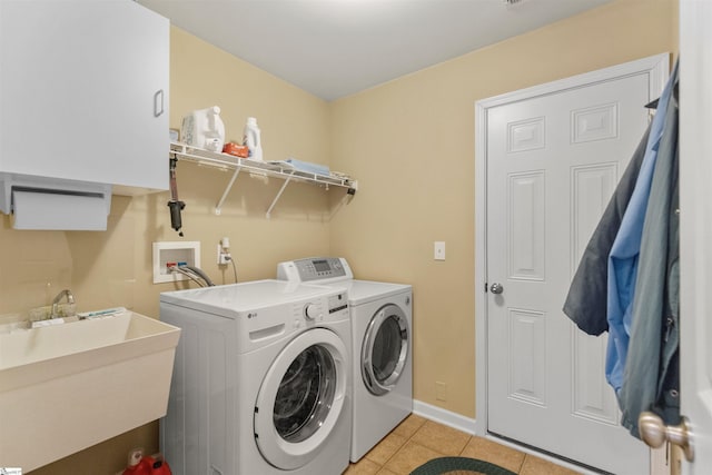 laundry area with sink, light tile patterned floors, and independent washer and dryer