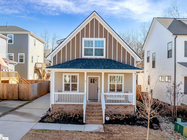 view of front of property featuring a porch