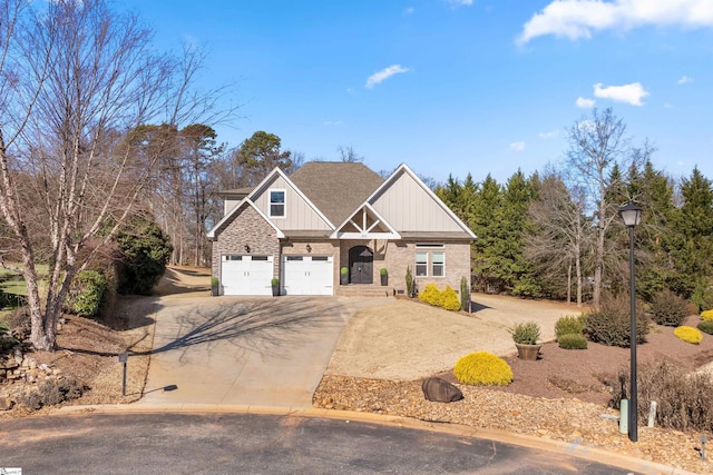 craftsman house featuring a garage