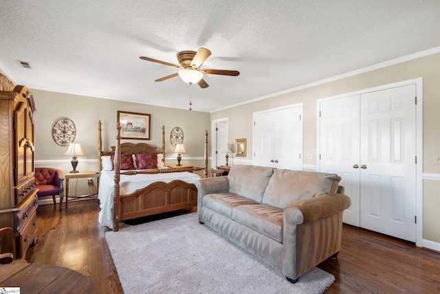 bedroom featuring ceiling fan, a textured ceiling, and ornamental molding