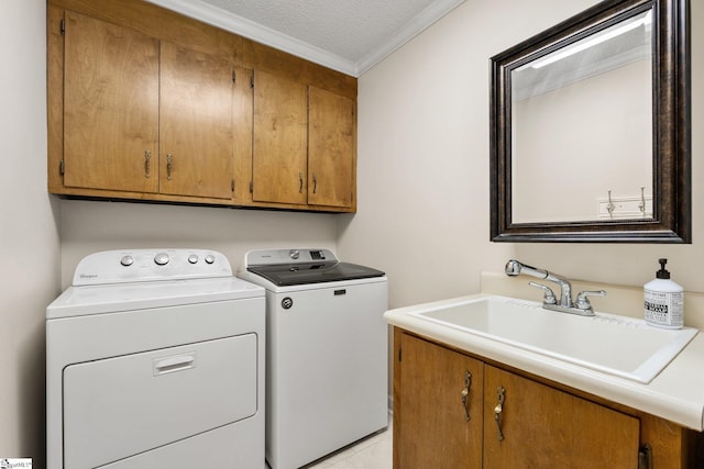 washroom with cabinets, a textured ceiling, crown molding, sink, and independent washer and dryer