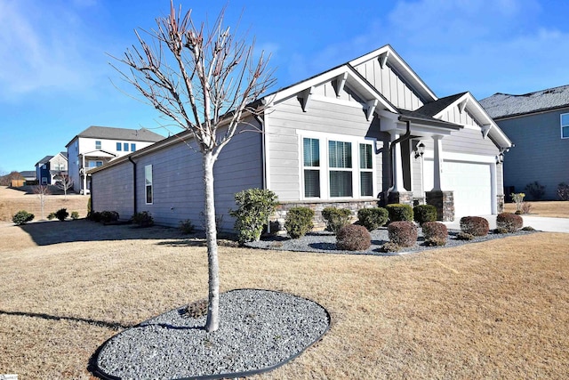 view of front of property featuring a garage and a front lawn