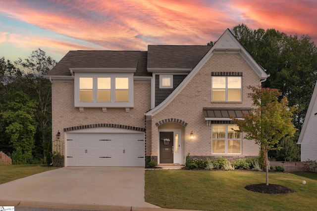 view of front of house featuring a yard and a garage