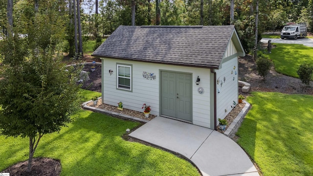 view of outdoor structure with a yard