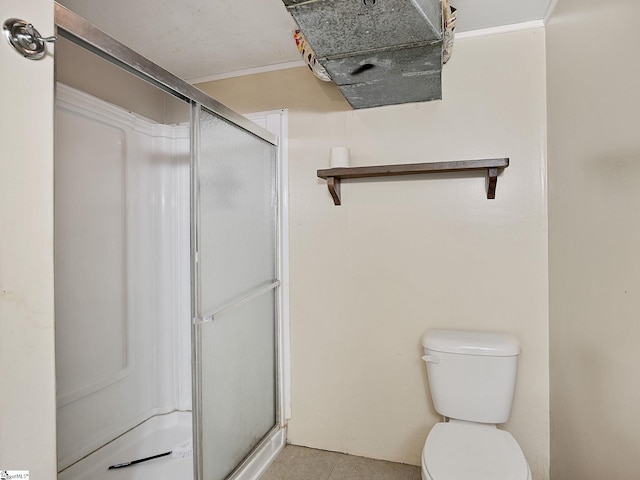 bathroom with toilet and a shower with shower door