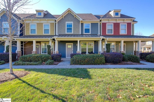 view of front of property featuring a front yard