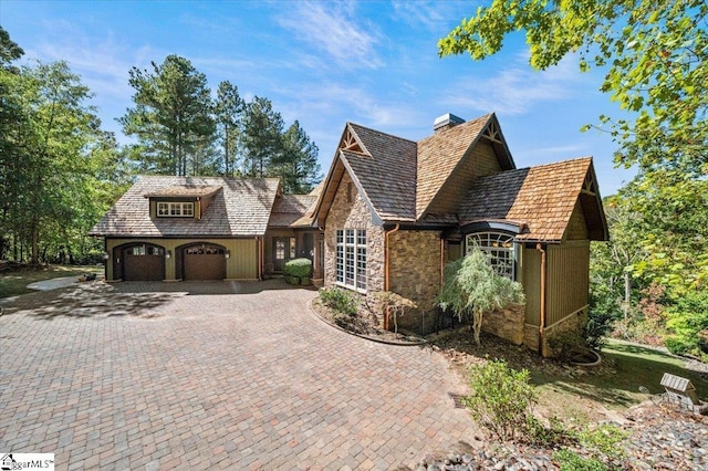 view of front facade featuring a garage