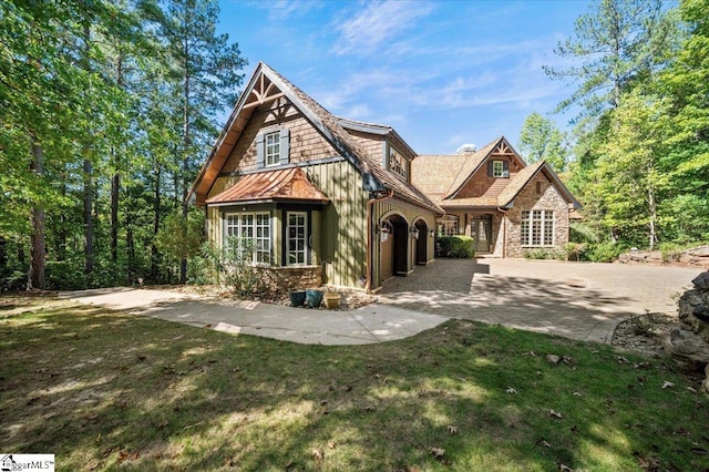 view of front of property with a front lawn