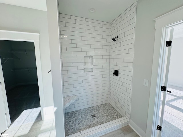 bathroom featuring tiled shower