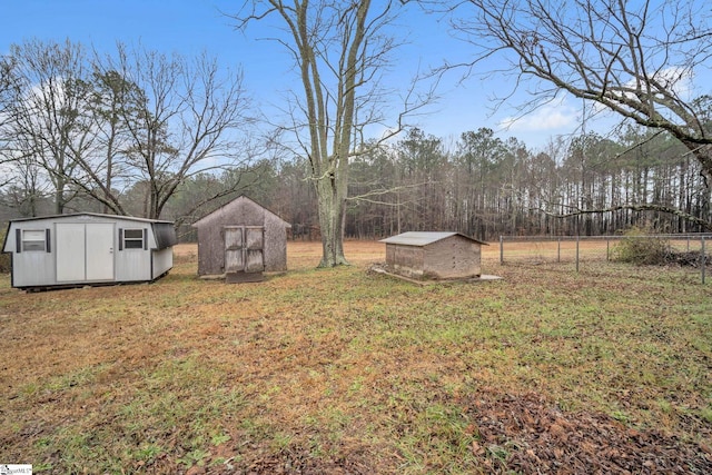 view of yard with a storage unit