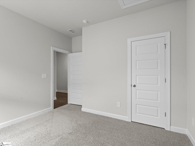 unfurnished room with carpet