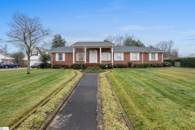 ranch-style house featuring a front lawn