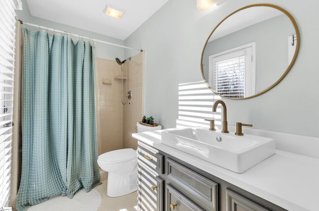 bathroom with a shower with shower curtain, vanity, and toilet