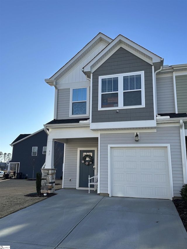 view of front facade featuring a garage