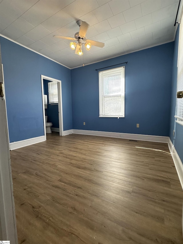 empty room featuring dark hardwood / wood-style floors and ceiling fan