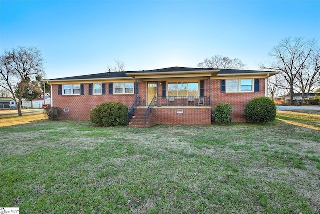 view of front of house featuring a front lawn and covered porch