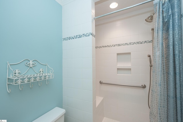 bathroom featuring curtained shower and ornamental molding